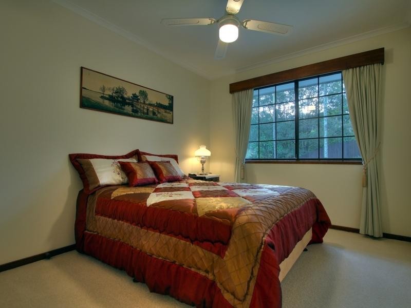 16 Knightsbridge Crescent, Rochedale South QLD 4123