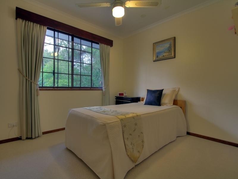 16 Knightsbridge Crescent, Rochedale South QLD 4123