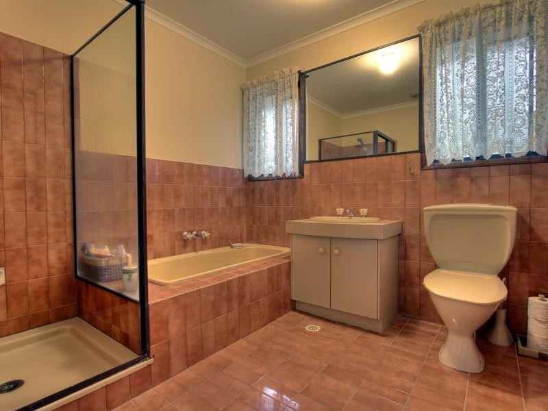 16 Knightsbridge Crescent, Rochedale South QLD 4123