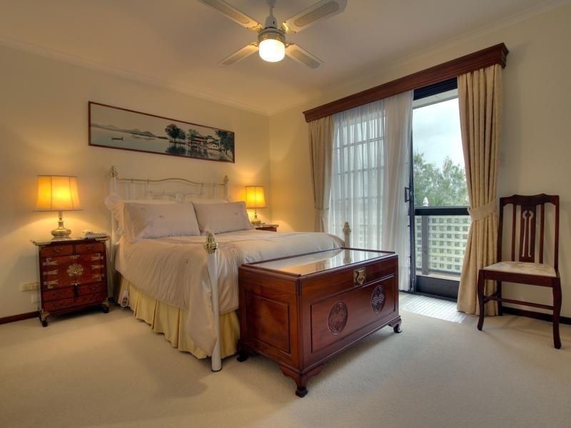 16 Knightsbridge Crescent, Rochedale South QLD 4123