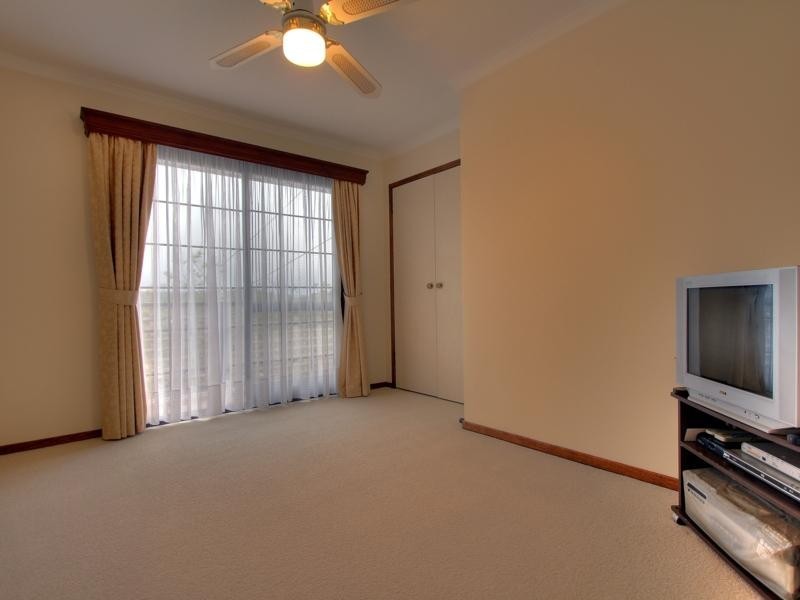 16 Knightsbridge Crescent, Rochedale South QLD 4123