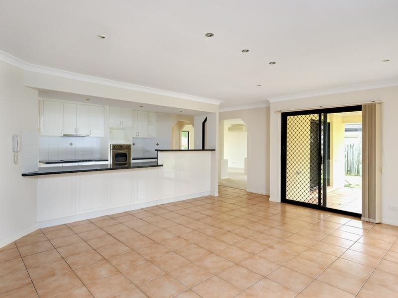 18 Sunhaven Crescent, Kuraby QLD 4112