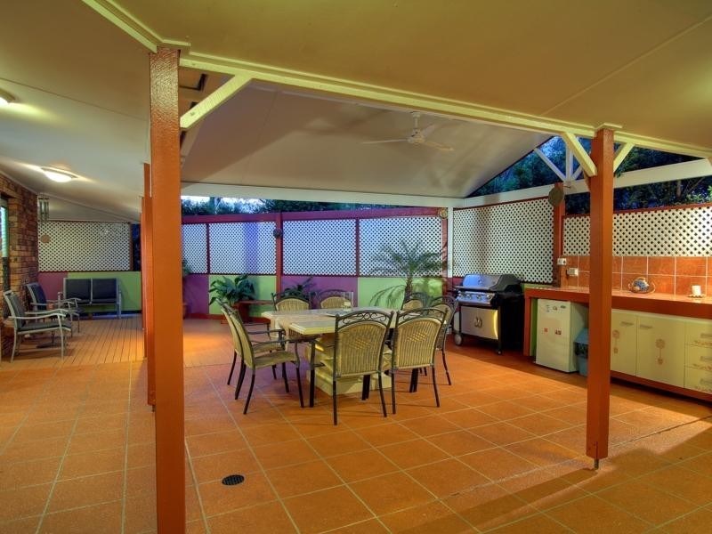 19 Brooklands Street, Eight Mile Plains QLD 4113