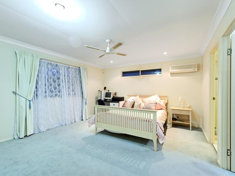 87 Golden Rain Place, Stretton QLD 4116
