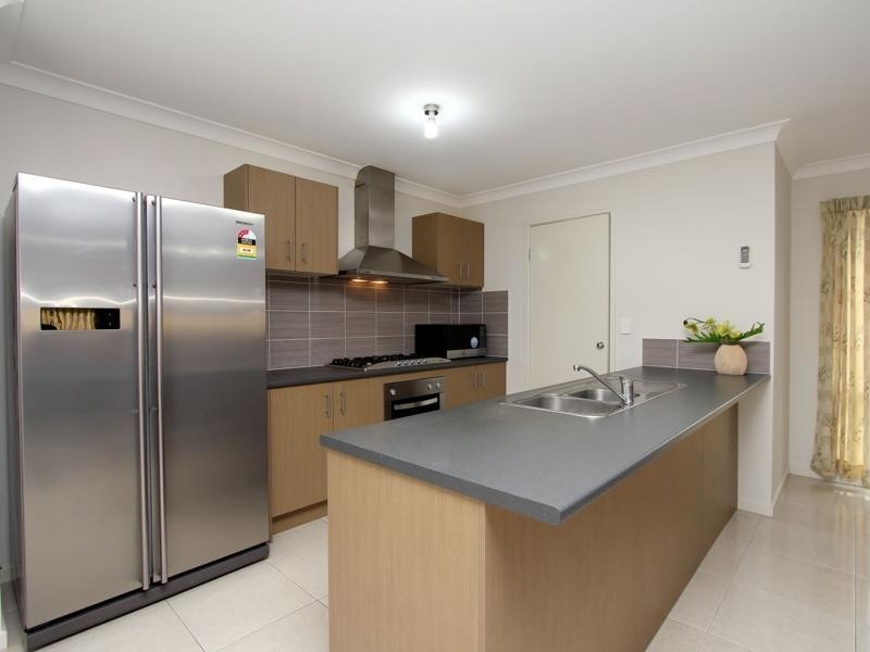 16 Rolfe Circuit, Underwood QLD 4119