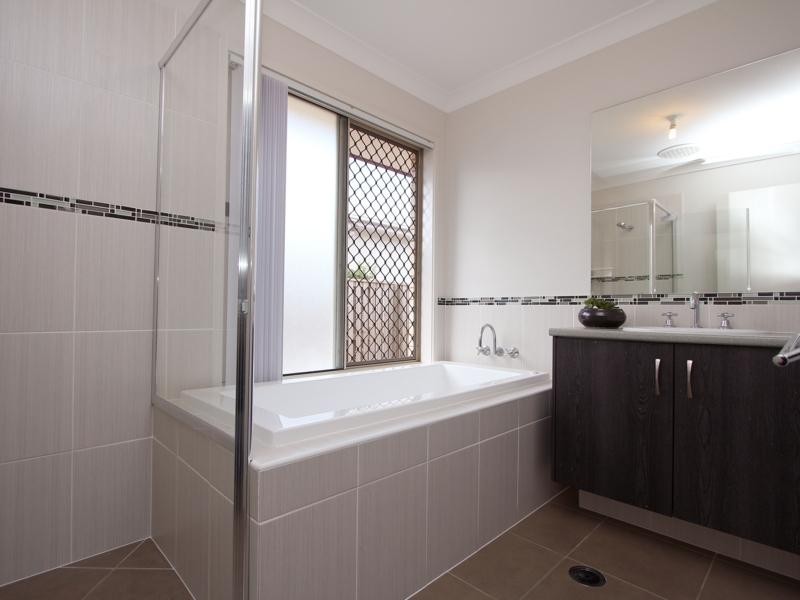 16 Rolfe Circuit, Underwood QLD 4119