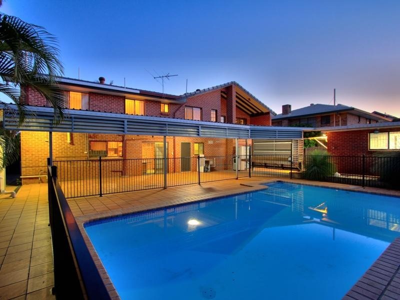 12 Parnassus Street, Robertson QLD 4109