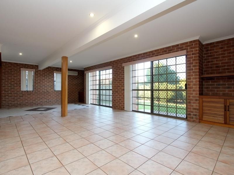 12 Parnassus Street, Robertson QLD 4109