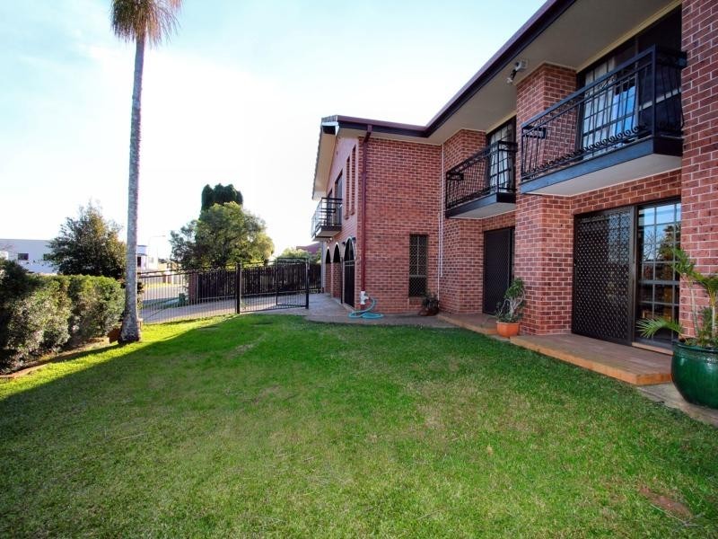 12 Parnassus Street, Robertson QLD 4109