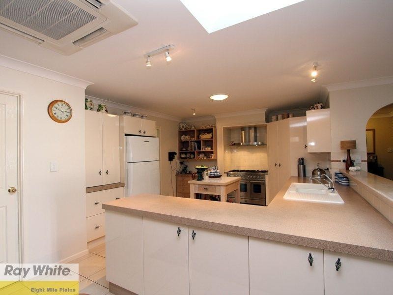 2 Hollyberry Street, Eight Mile Plains QLD 4113