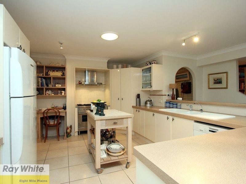 2 Hollyberry Street, Eight Mile Plains QLD 4113