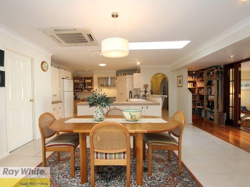 2 Hollyberry Street, Eight Mile Plains QLD 4113