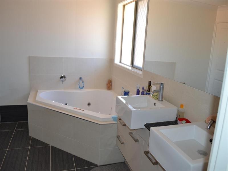 5 Romulus Street, Robertson QLD 4109