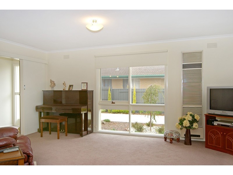 Unit 1 104 McClelland Avenue, Lara VIC 3212