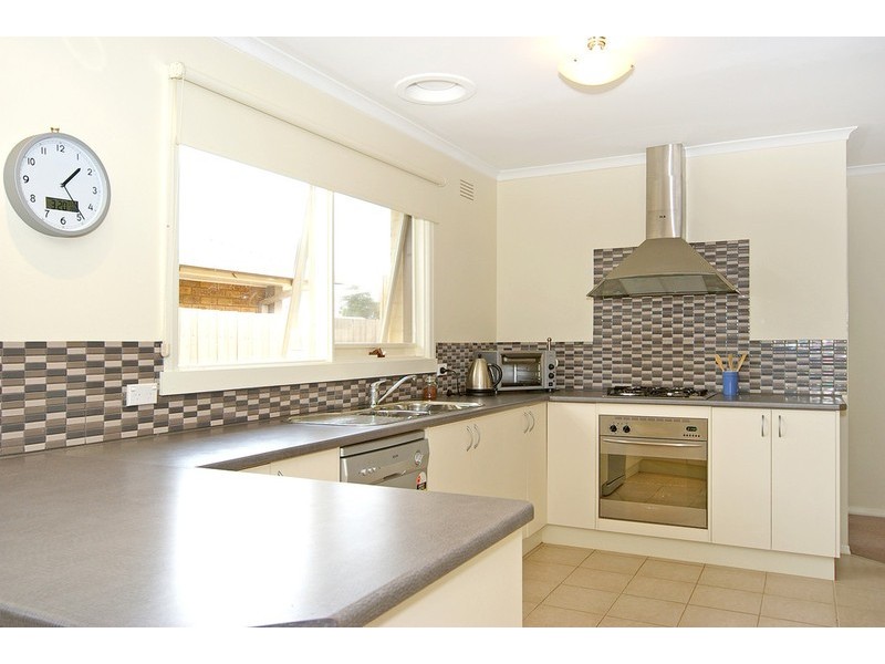 Unit 1 104 McClelland Avenue, Lara VIC 3212