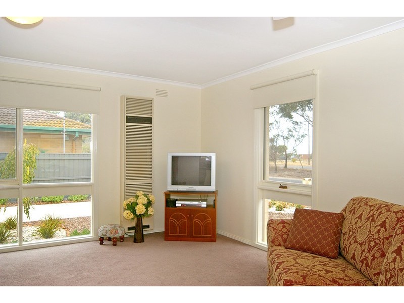 Unit 1 104 McClelland Avenue, Lara VIC 3212