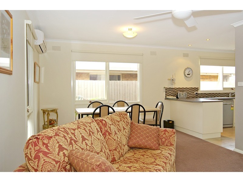 Unit 1 104 McClelland Avenue, Lara VIC 3212