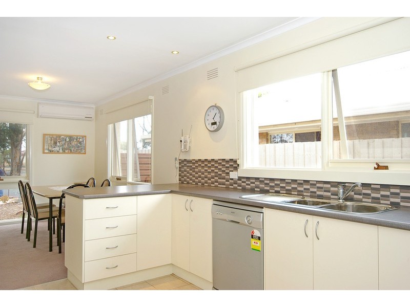 Unit 1 104 McClelland Avenue, Lara VIC 3212