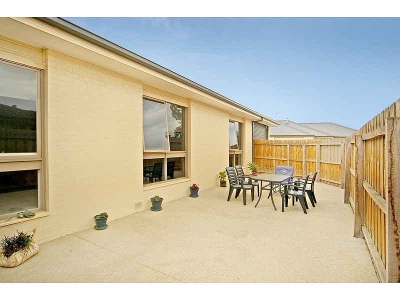 Unit 1 104 McClelland Avenue, Lara VIC 3212