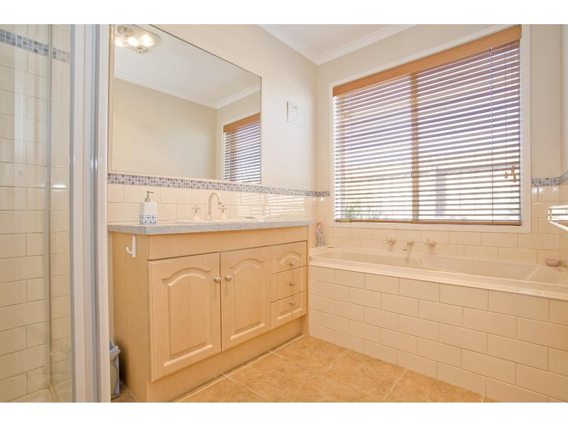 49 Country Gardens Drive, Lara VIC 3212