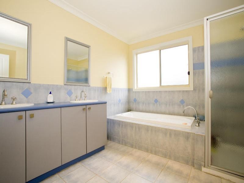 8 Cypress Court, Lara VIC 3212