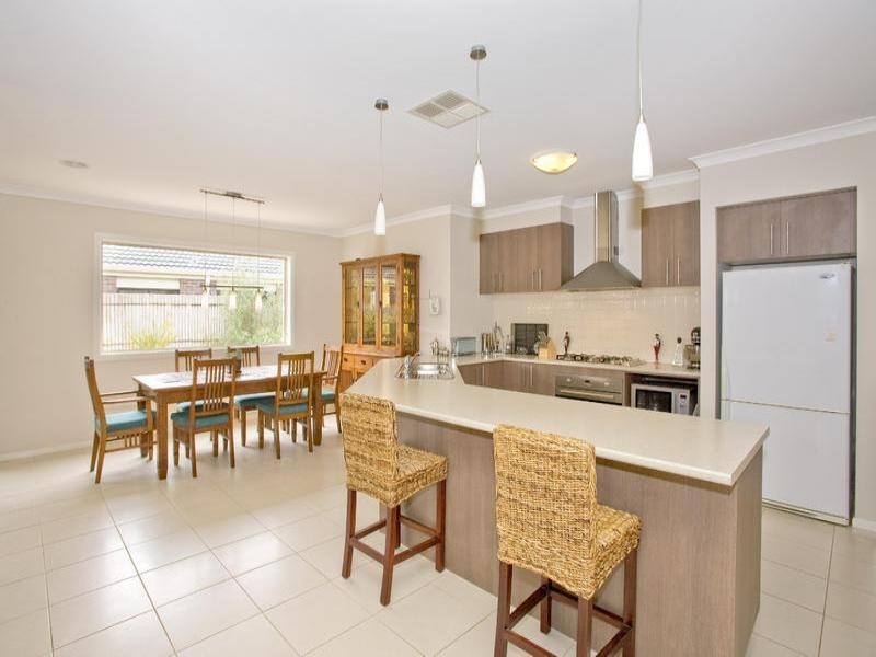 12 Nilaur Place, Lara VIC 3212