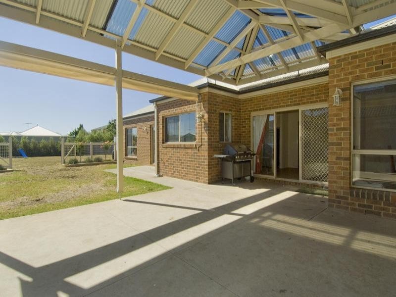 40 Country Gardens Drive, Lara VIC 3212