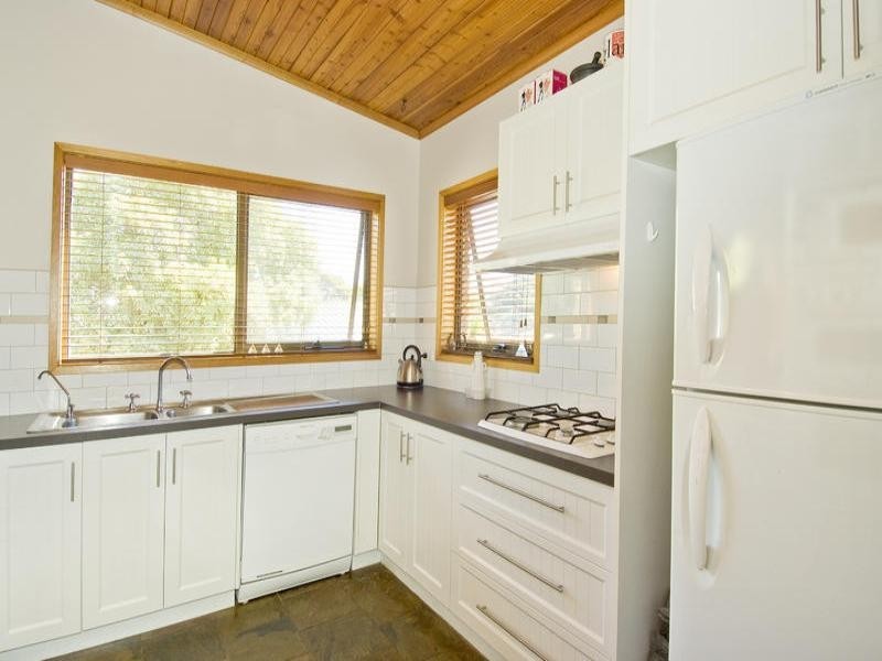 11 Turner Avenue, Lara VIC 3212