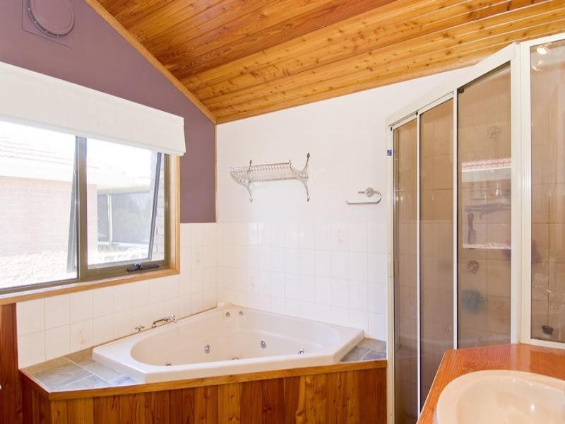 11 Turner Avenue, Lara VIC 3212