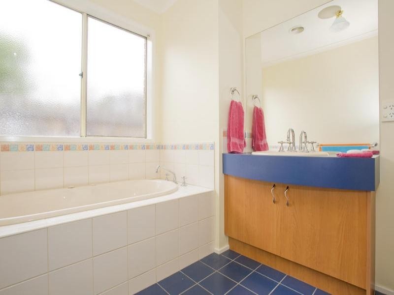 1 Sheeran Crescent, Lara VIC 3212