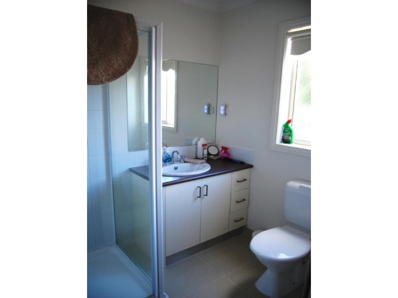 Unit 2/2 Young Street, Lara VIC 3212