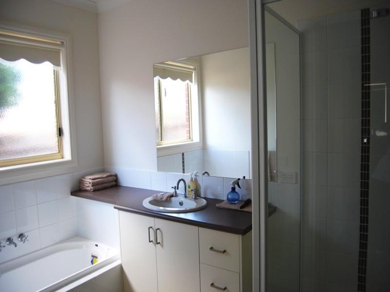 Unit 2/2 Young Street, Lara VIC 3212