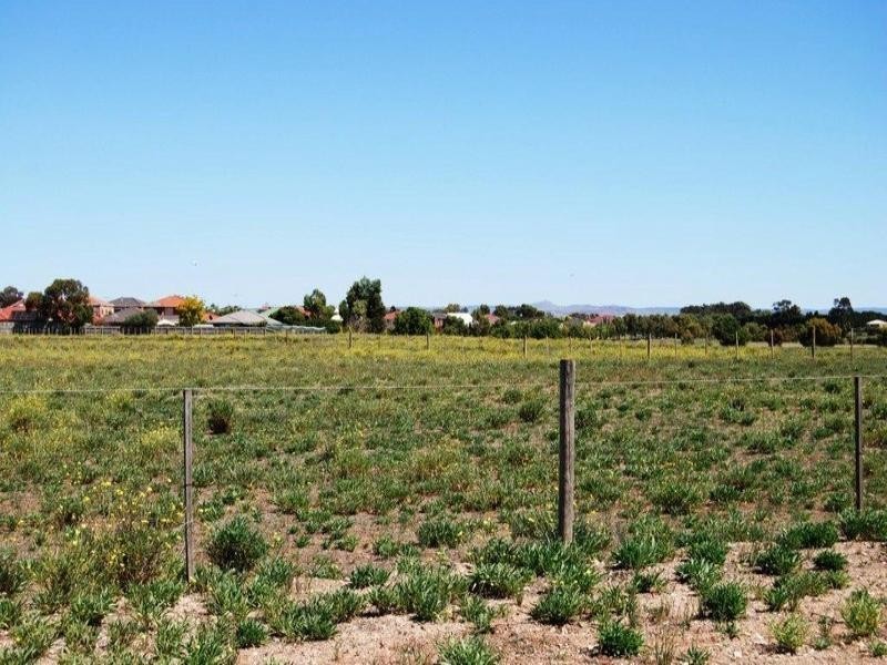 48 Raymond George Plc, Lara VIC 3212