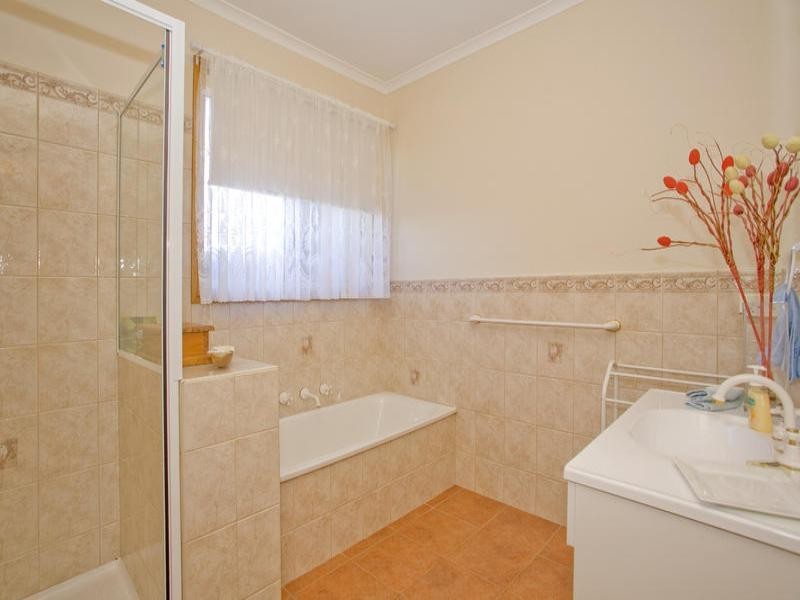 56 Blackbird Circuit, Lara VIC 3212