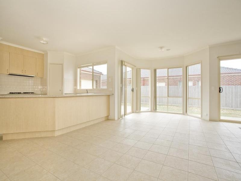 13 Magnolia Court, Lara VIC 3212
