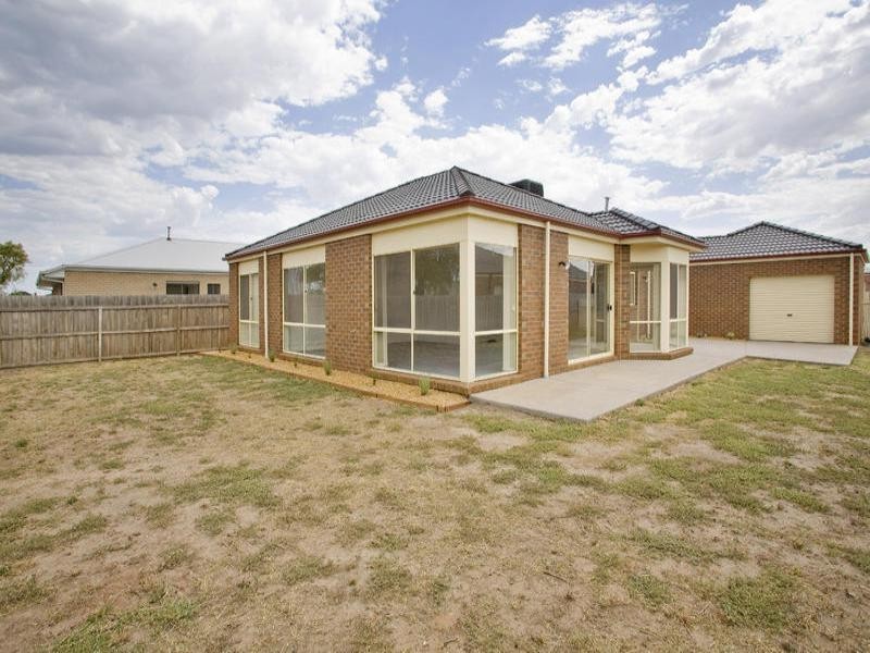 13 Magnolia Court, Lara VIC 3212
