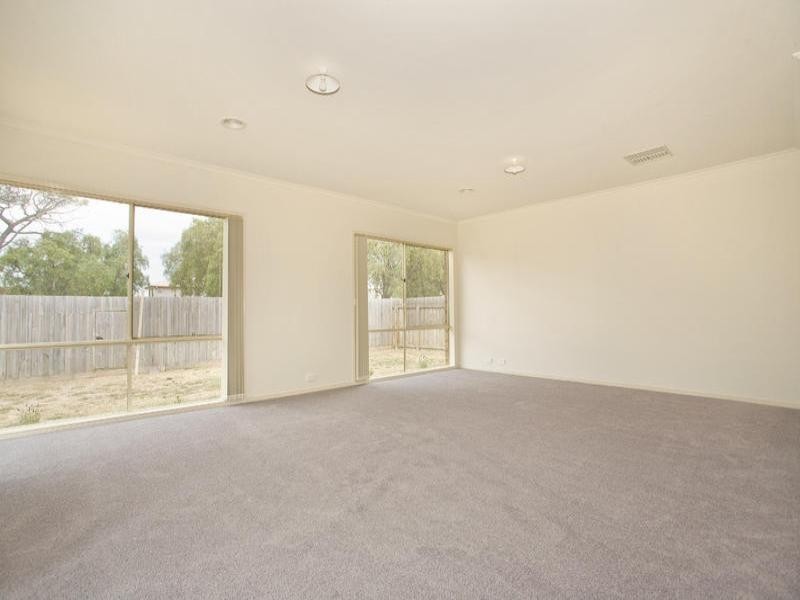 13 Magnolia Court, Lara VIC 3212