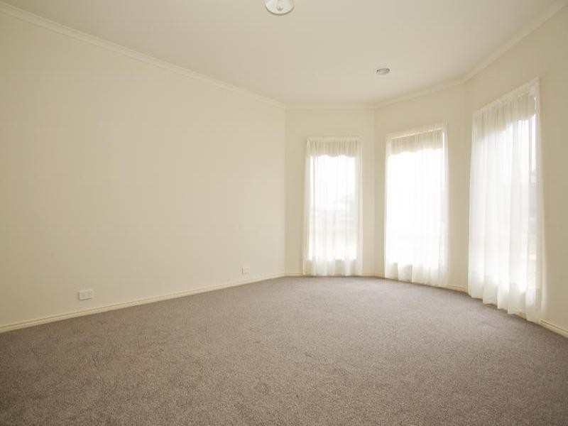 13 Magnolia Court, Lara VIC 3212