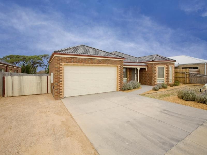 13 Magnolia Court, Lara VIC 3212