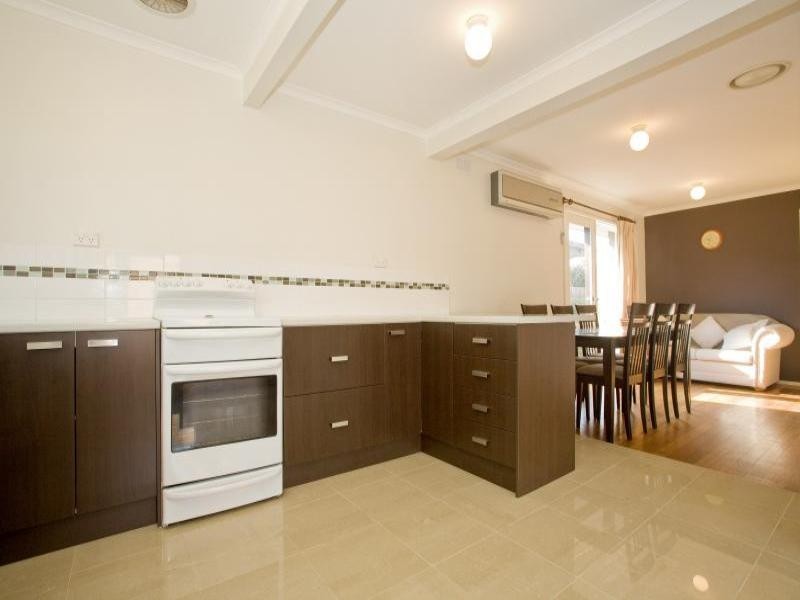 70 Smeaton Close, Lara VIC 3212