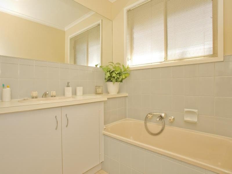 18 Waliki Court, Lara VIC 3212