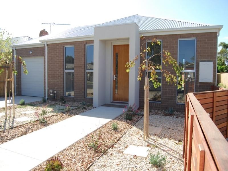 1/2 Calder Street, Manifold Heights VIC 3218