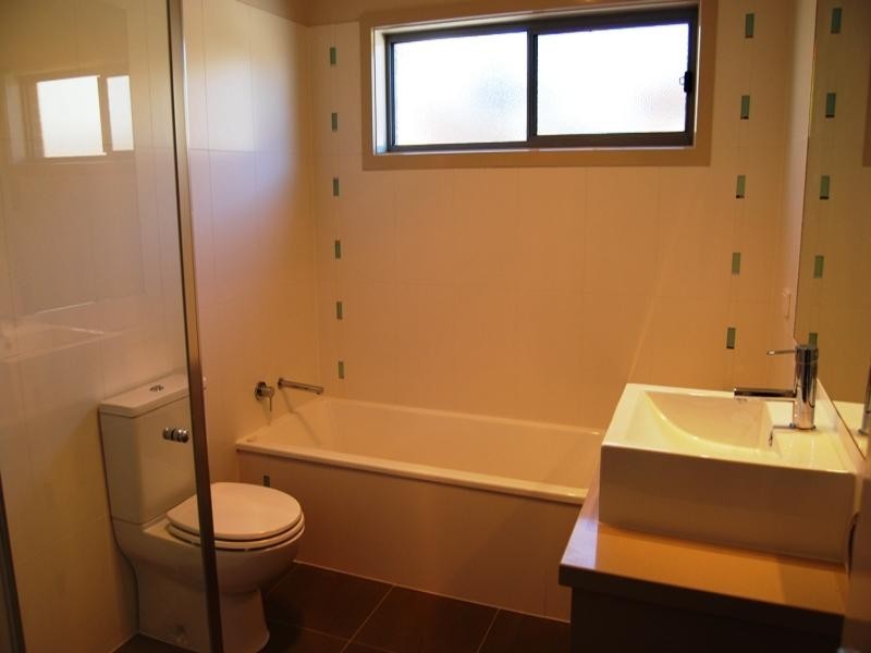 1/2 Calder Street, Manifold Heights VIC 3218