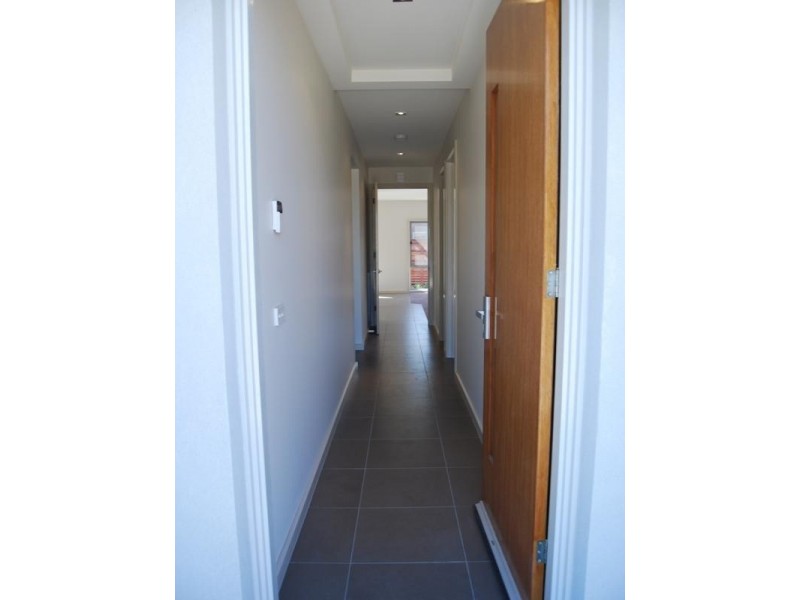 1/2 Calder Street, Manifold Heights VIC 3218