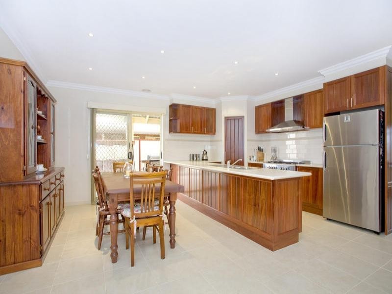 6 Kahrmann Court, Lara VIC 3212