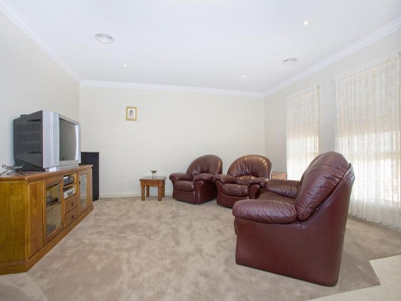 6 Kahrmann Court, Lara VIC 3212