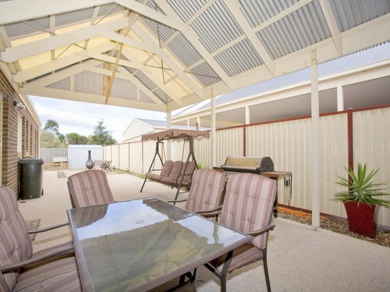 6 Kahrmann Court, Lara VIC 3212