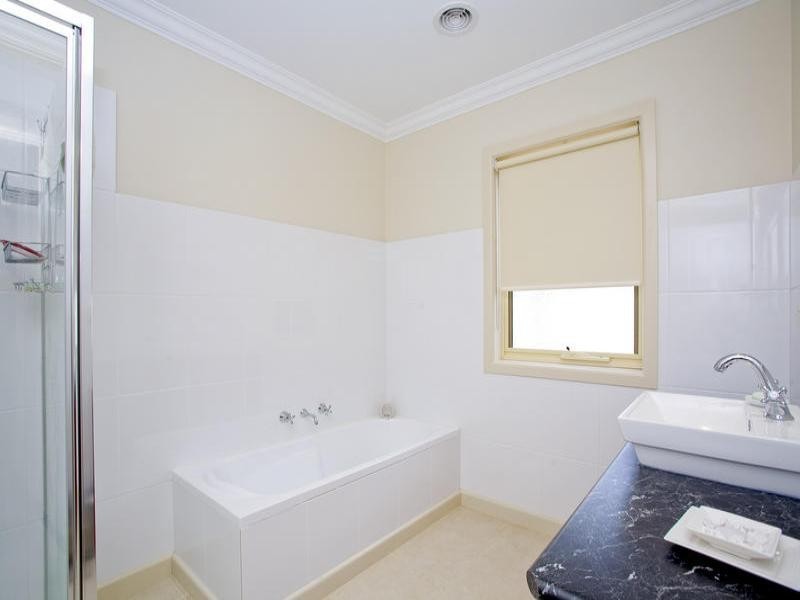 6 Kahrmann Court, Lara VIC 3212