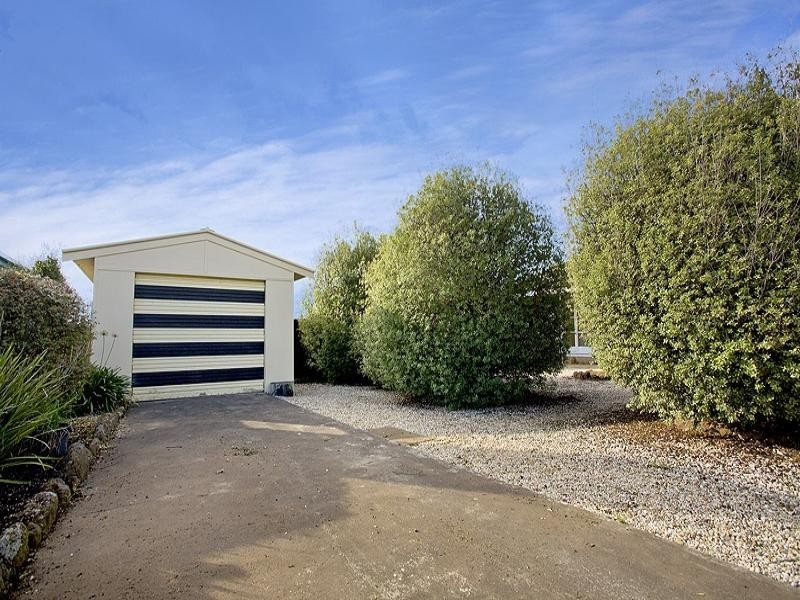 42 Forest Road, Lara VIC 3212
