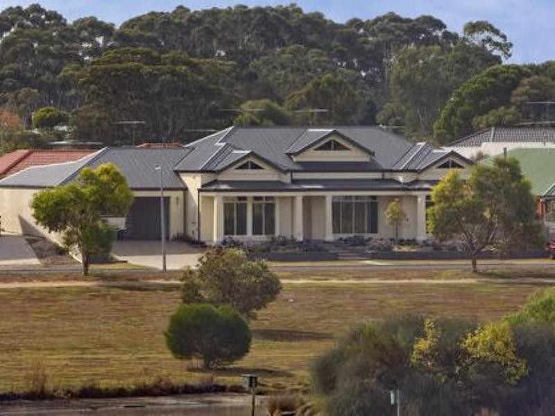 55 Lakeside Boulevard, Lara VIC 3212